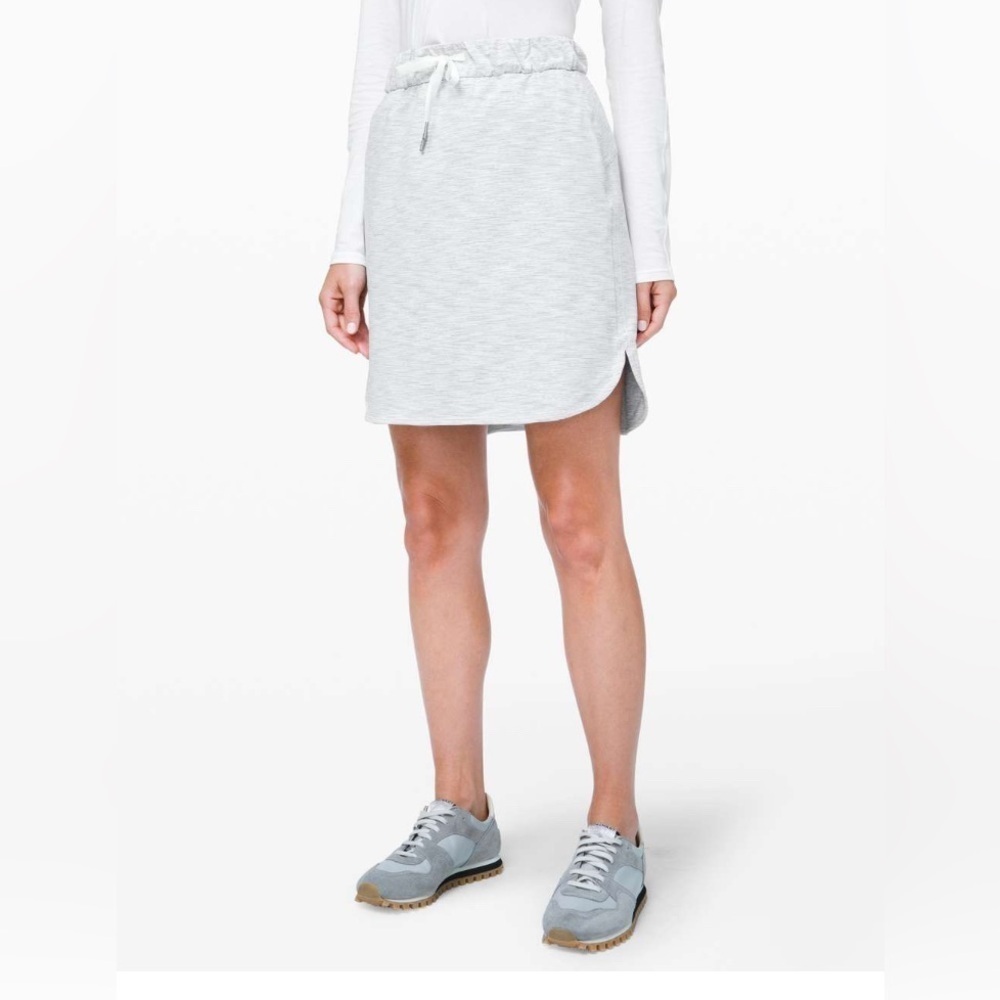 Lululemon skirt On the Fly Skirt *Woven W8AAPS size 4